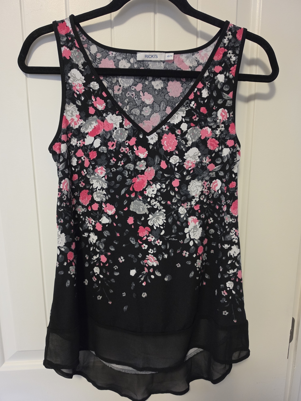 Ricki's Black Floral V-Neck Sleeveless Top